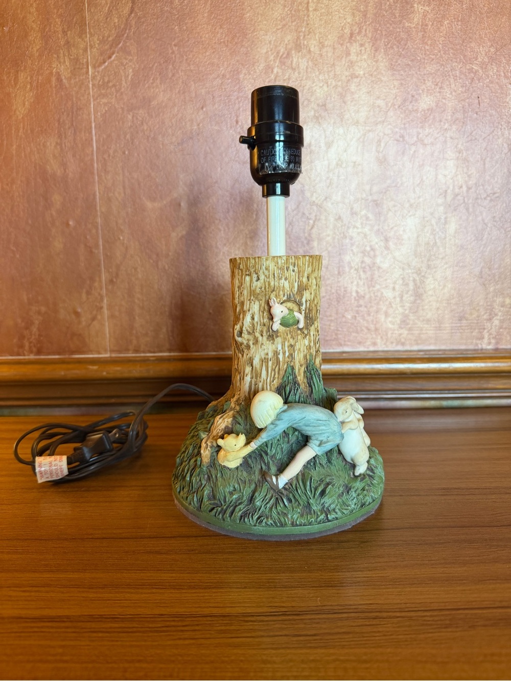 Vintage Disney Charpente Classic Winnie the Pooh Stuck in Rabbit Hole Lamp 11.5”